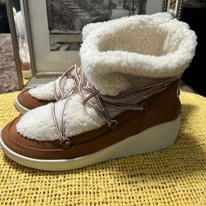 Women’s London Fog collection.